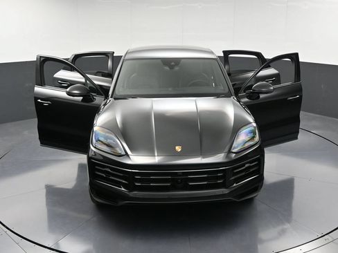 Certified 2025 Porsche Cayenne E-Hybrid Coupe AWD/4WD image 34