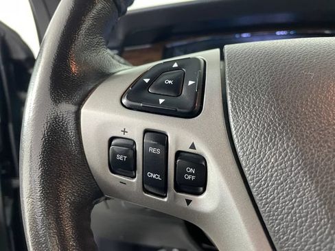 Used 2018 Ford Taurus Limited FWD image 11