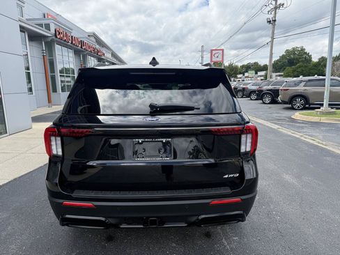 Used 2025 Ford Explorer ST-Line AWD/4WD image 3