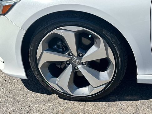 Used 2018 Honda Accord Touring image 11