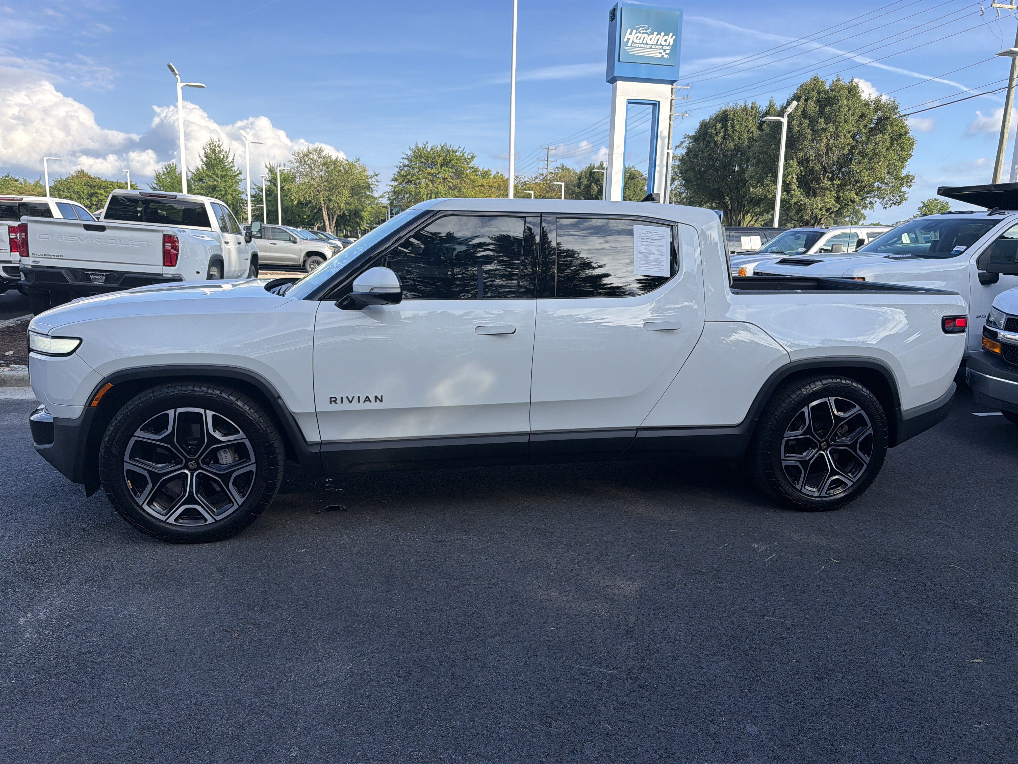 Used 2023 Rivian R1T Adventure Dual AWD/4WD image 7