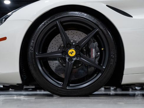 Used 2016 Ferrari California T RWD image 46