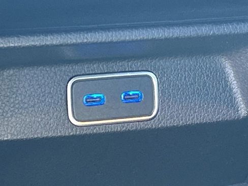 Used 2024 Mercedes-Benz GLE 450e 4MATIC image 23