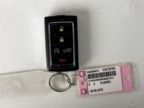 Used 2023 Jeep Grand Cherokee L Limited w/ Luxury Tech Group II AWD/4WD image 23