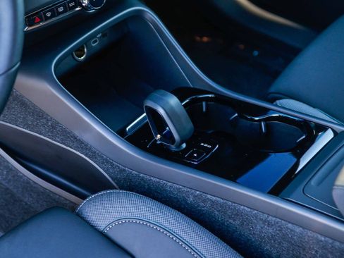 Used 2023 Volvo XC40 Recharge Core image 20