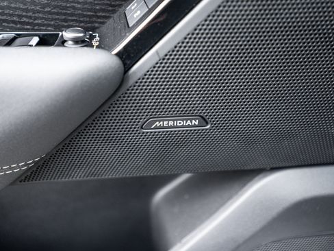 Used 2023 Land Rover Range Rover Velar R-Dynamic S image 16