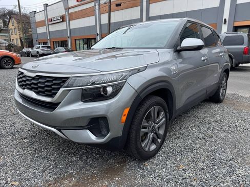 Used 2021 Kia Seltos LX AWD/4WD image 1