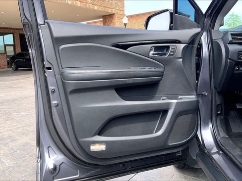 Used 2017 Honda Pilot Touring image 21