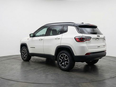 Used 2025 Jeep Compass Trailhawk image 6