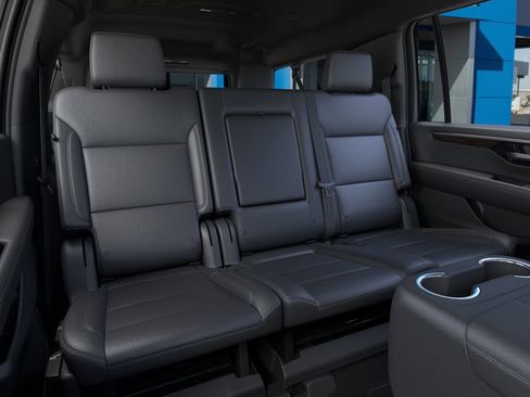 New 2026 Chevrolet Suburban LT RWD image 17