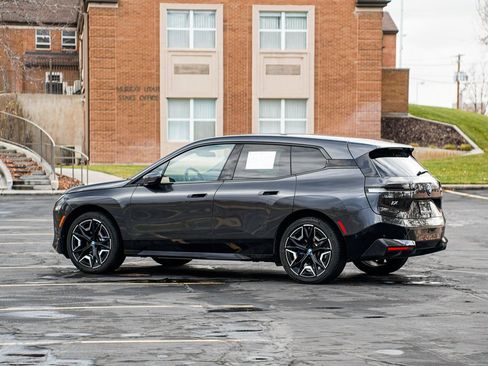 Used 2023 BMW iX xDrive50 w/ Sport Package image 7