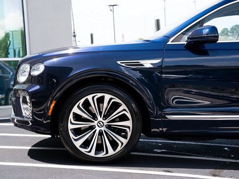 Used 2022 Bentley Bentayga AWD/4WD image 23
