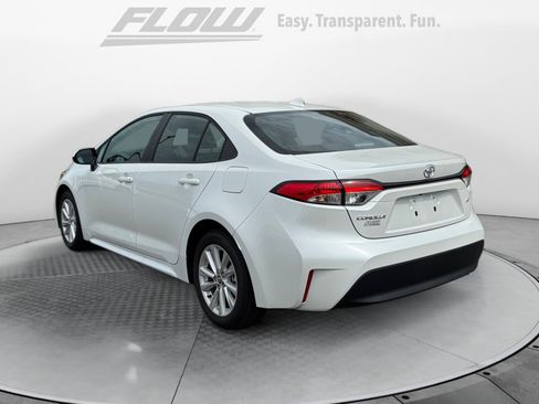 Used 2026 Toyota Corolla LE w/ LE Premium Package FWD image 5