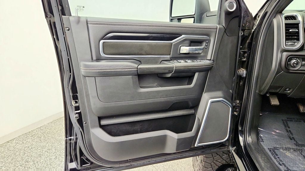 Used 2023 RAM 2500 Laramie AWD/4WD image 10