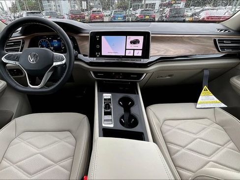 New 2025 Volkswagen Atlas SE image 6