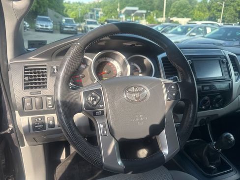 Used 2014 Toyota Tacoma 4x4 Double Cab w/ TRD Sport Package image 13