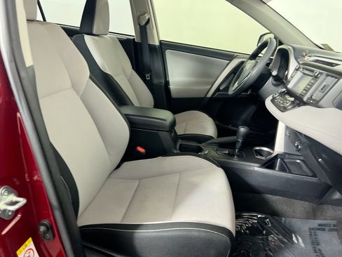 Used 2018 Toyota RAV4 LE w/ Carpet Mat Package AWD/4WD image 23