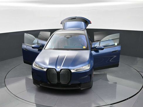 Certified 2023 BMW iX xDrive50 w/ Premium Package AWD/4WD image 33