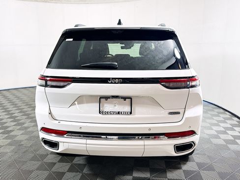 Used 2023 Jeep Grand Cherokee Overland w/ Luxury Tech Group IV RWD image 4