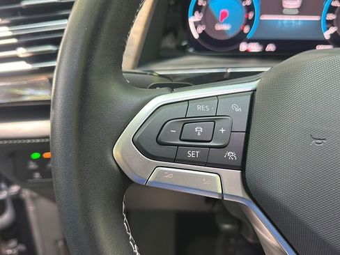 Used 2025 Volkswagen Atlas SE image 21