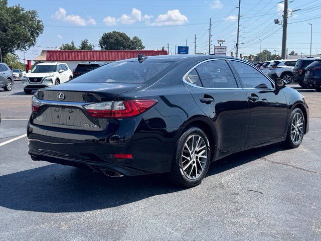 Used 2017 Lexus ES 350 w/ Luxury Package FWD image 5