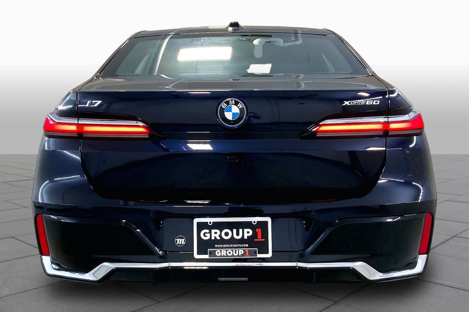 Used 2023 BMW i7 xDrive60 w/ Executive Package 2 AWD/4WD image 4