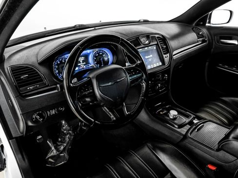 Used 2019 Chrysler 300 S image 2