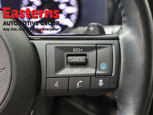 Used 2022 Nissan Pathfinder SL AWD/4WD image 17