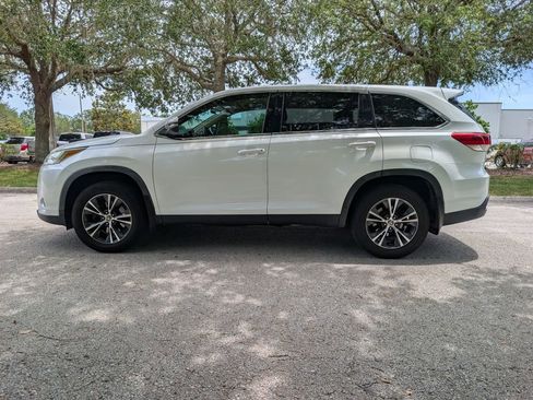Used 2019 Toyota Highlander Plus AWD/4WD image 4