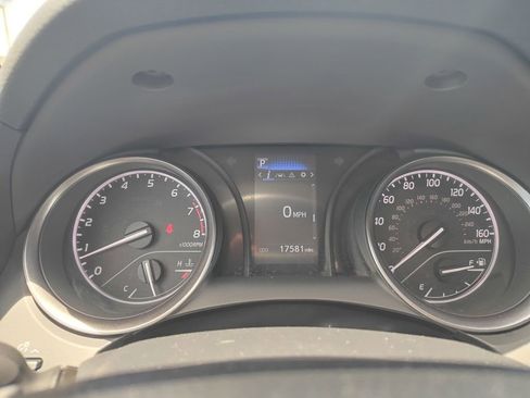 Used 2023 Toyota Camry SE FWD image 3