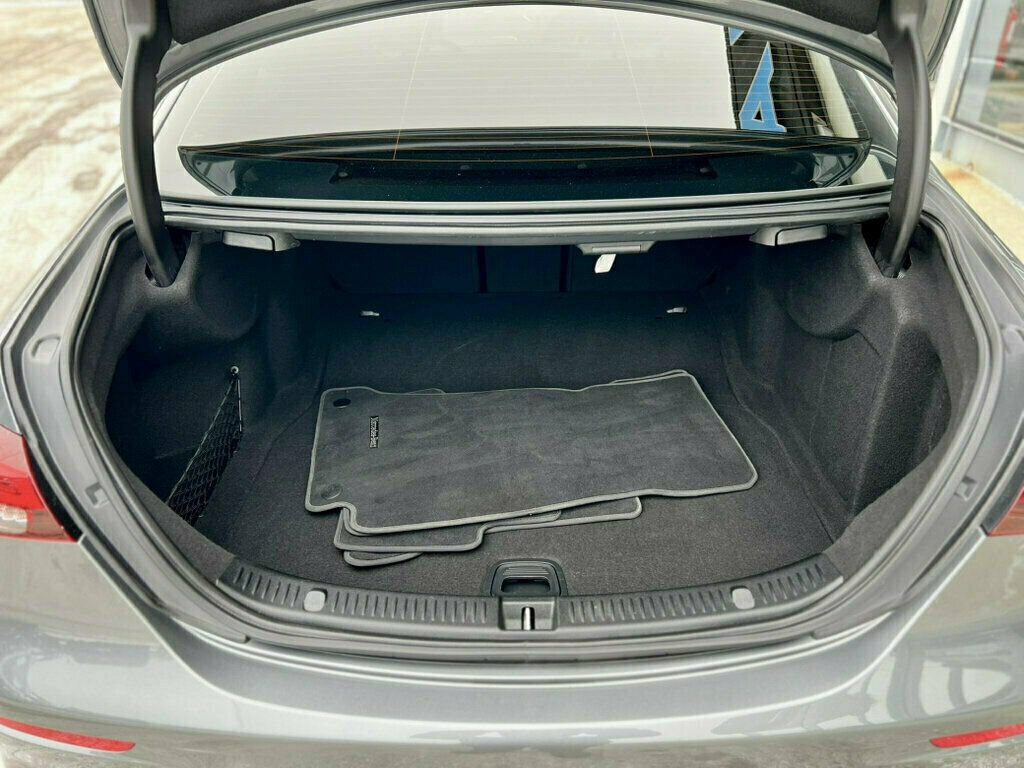 Used 2023 Mercedes-Benz E 350 4MATIC Sedan image 8