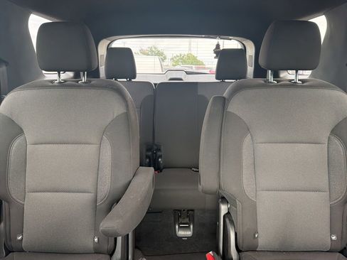 Used 2023 Chevrolet Traverse LT FWD image 23