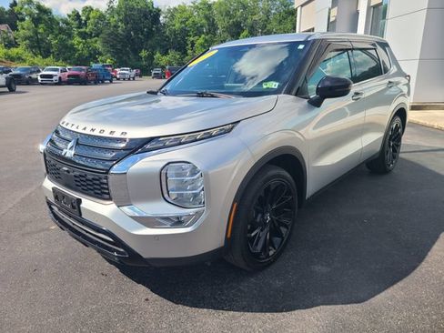Used 2022 Mitsubishi Outlander SE FWD image 1