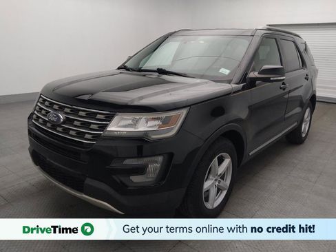 Used 2017 Ford Explorer XLT image 1