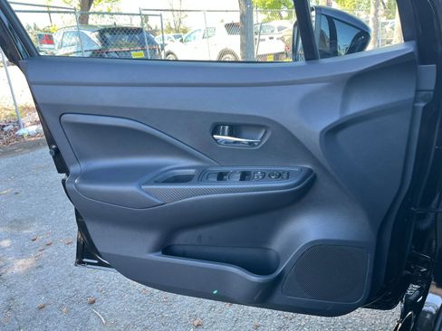 Used 2025 Nissan Versa SV image 18