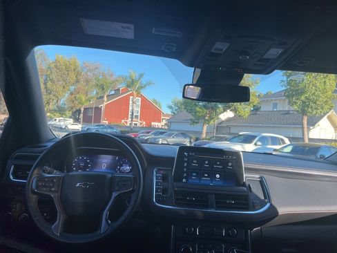 Used 2024 Chevrolet Suburban RST w/ Luxury Package image 15