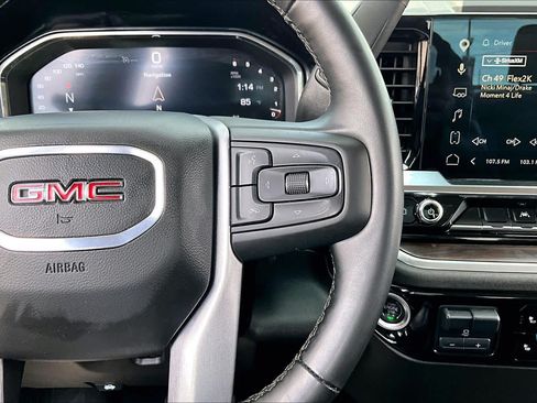 Used 2025 GMC Sierra 1500 SLT AWD/4WD image 25