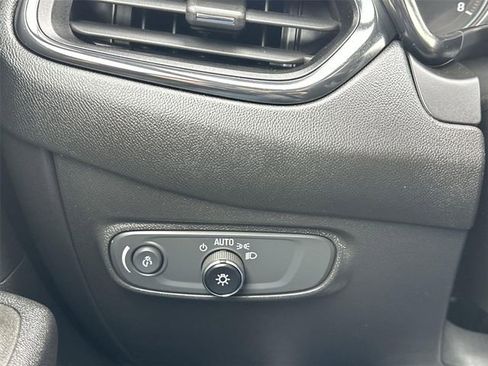 Used 2023 Chevrolet Equinox RS FWD image 17