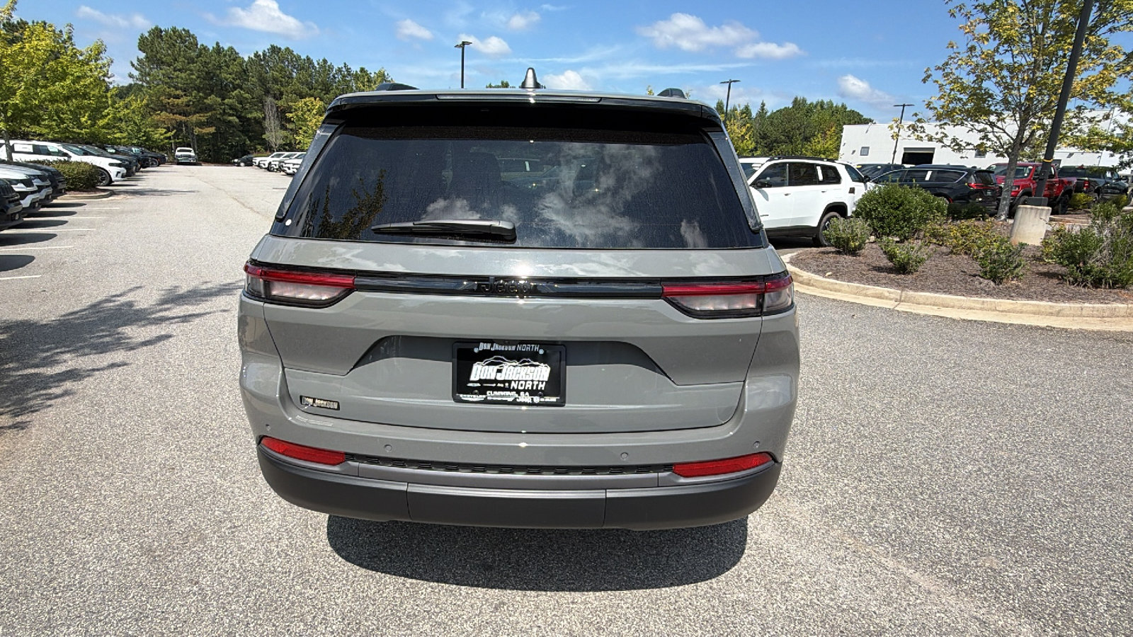 New 2027 Jeep Grand Cherokee Altitude RWD image 9
