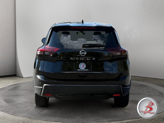 Used 2025 Nissan Rogue SV AWD/4WD image 6