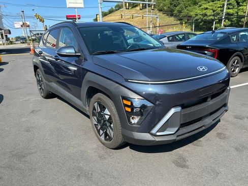 Used 2025 Hyundai Kona SEL FWD image 2