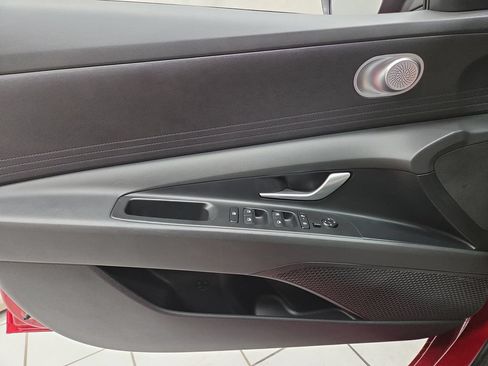 Used 2025 Hyundai Elantra SE FWD image 18