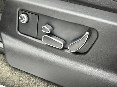 Certified 2022 Bentley Bentayga image 41