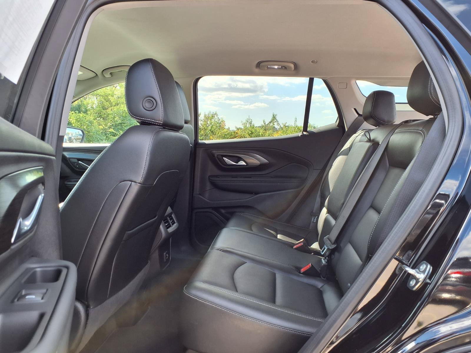 Used 2024 GMC Terrain SLT w/ Elevation Edition FWD image 26