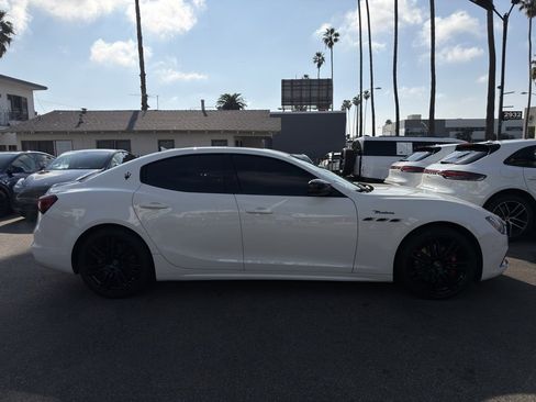 Used 2022 Maserati Ghibli Modena image 4