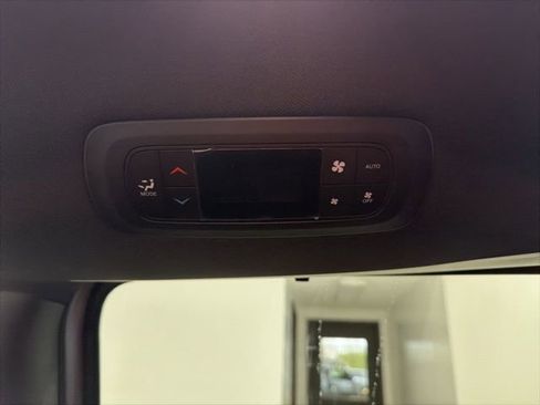 New 2026 Chrysler Pacifica Select image 16