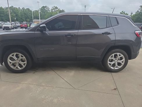Used 2024 Jeep Compass Sport AWD/4WD image 3
