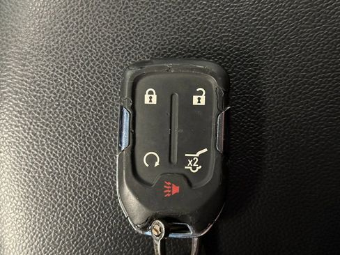 Used 2023 GMC Acadia SLT image 16