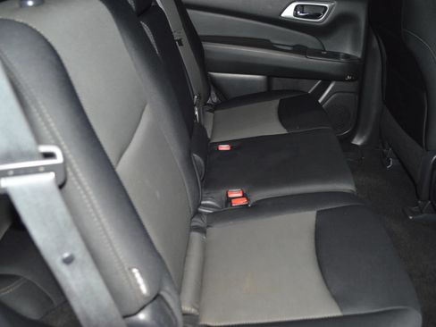 Used 2019 Nissan Pathfinder SV AWD/4WD image 28