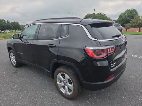 Used 2019 Jeep Compass Latitude w/ Cold Weather Group AWD/4WD image 12